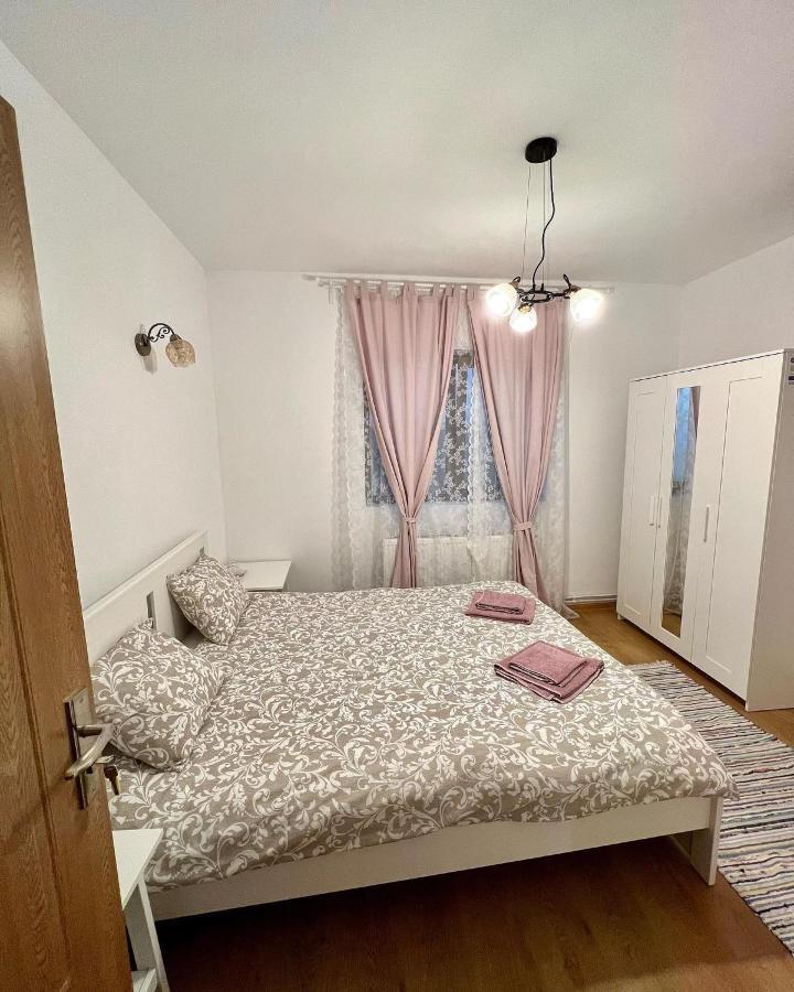 Casuta De La Munte Hotel Sfodea ภายนอก รูปภาพ